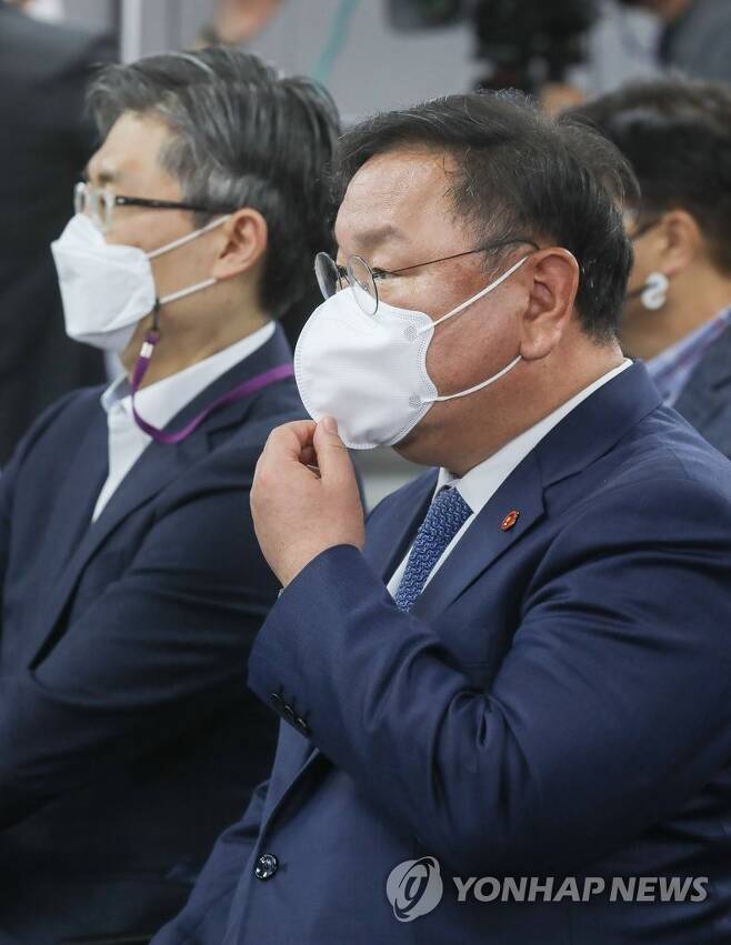 與, 민주당 ‘참패’·국힘 ‘압승’ 출구조사에 당혹·충격(종합)