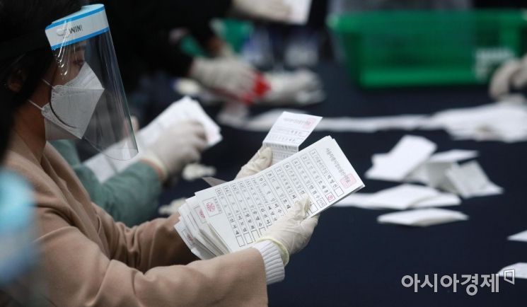 4·7 재보선 잠정투표율 55.5%…지방선거 맞먹는 무서운 '민심'(종합)