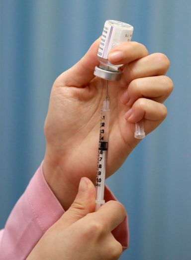 정부 "국내 제약사서 8월부터 해외 백신 위탁생산"