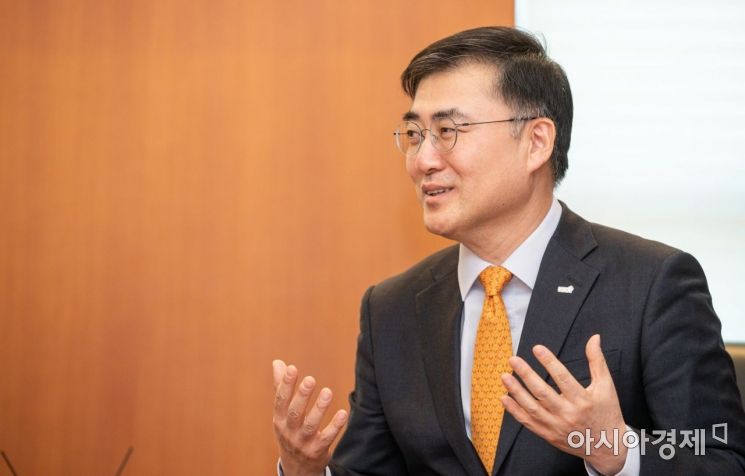 손병두 한국거래소 이사장이 8일 서울 여의도 한국거래소에서 인터뷰 하고 있다./강진형 기자aymsdream@