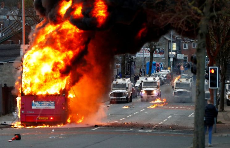 북아일랜드 폭력시위 일주일째…브렉시트가 분노에 기름 부었다