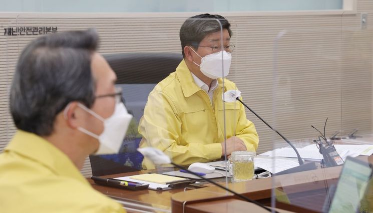 중대본 "오늘도 600명대 후반…3차 유행 때와 유사"