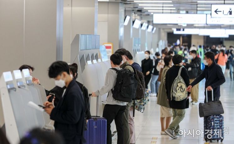 [포토]여행객들로 붐비는 김포공항