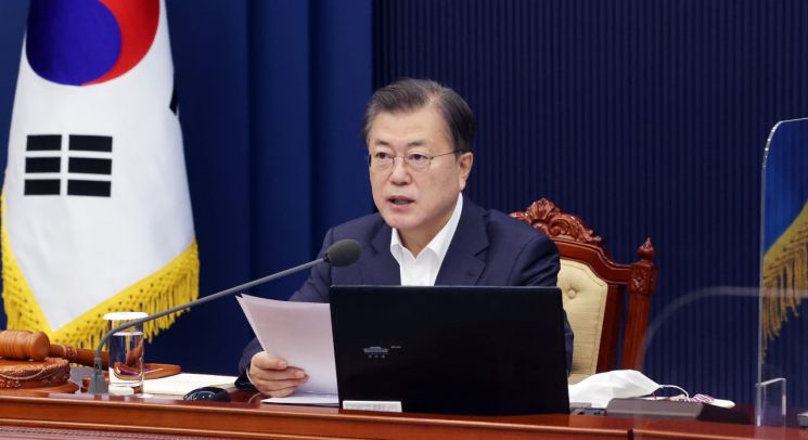 文대통령 "청년 어려움 빨리 해소해주지 못하면 락다운 세대 될 수 있어"