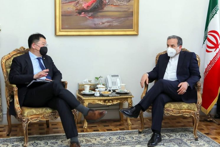 이란 외무차관, 최종건 외교차관에 동결자금 문제 해결 촉구