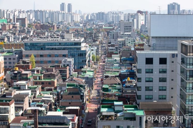 “지난해 수도권에서 집 산 사람, 10년 소득 다 쏟아부었다”