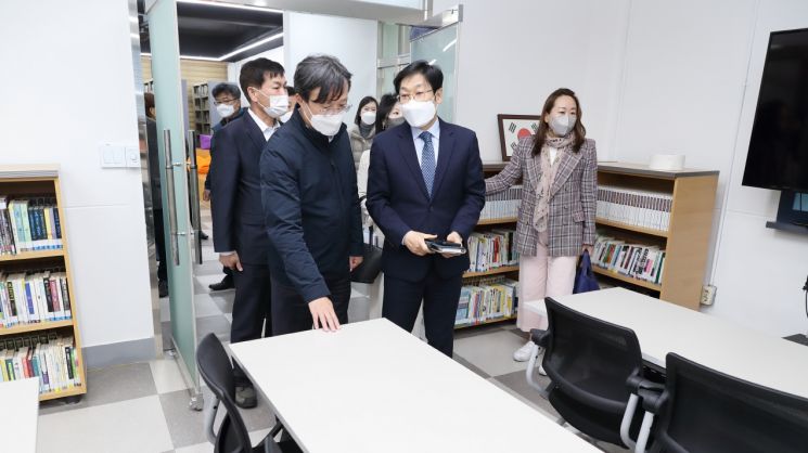 [포토]채현일 영등포구청장, 신길1동 장훈고 시설물 점검