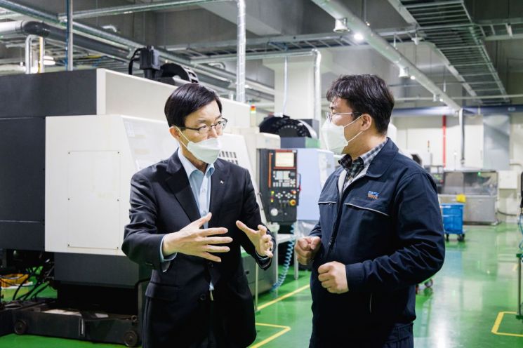 방문규 수은 행장, 반도체 소재·부품기업 찾아 현장소통