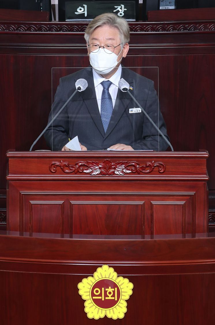 이재명 "새 백신 도입·접종 검토끝나면 정부에 건의하겠다"  