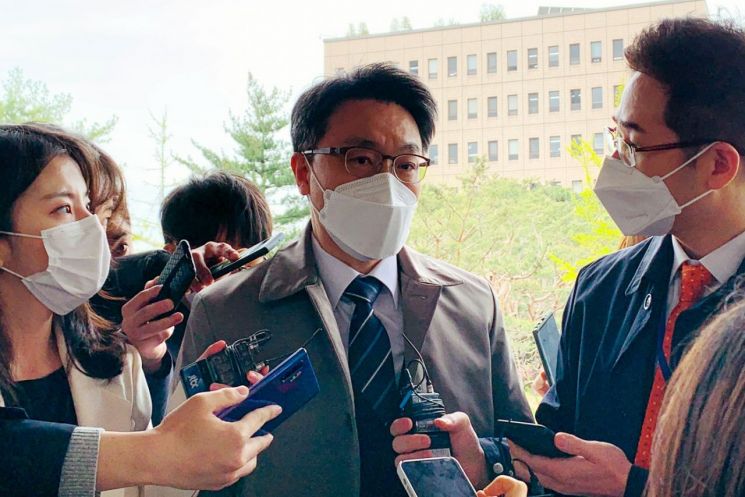 김진욱 공수처장, 13명만 선발된 검사 정원 우려에 "좀 더 지켜봐달라"