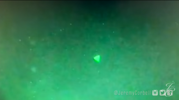 [영상] '엄청난 속도'…피라미드 모양 UFO, 실제로 찍혔다