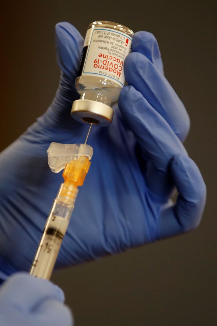 美 성인절반, 최소 1회 코로나19 백신 접종...화이자·모더나로 충당