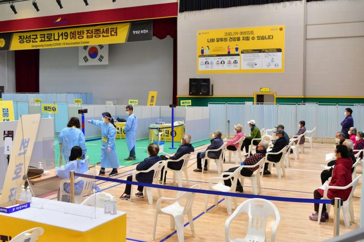 "백신 4400만명분 확보했다더니…'용두사미쇼'였나" 野 질타