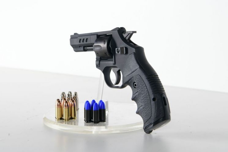 SNT모티브가 2016년부터 5년 동안 개발해 완성한 저위험 권총 'STRV9(SNT Motiv Revolver, 9mm)'. [사진=SNT모티브]