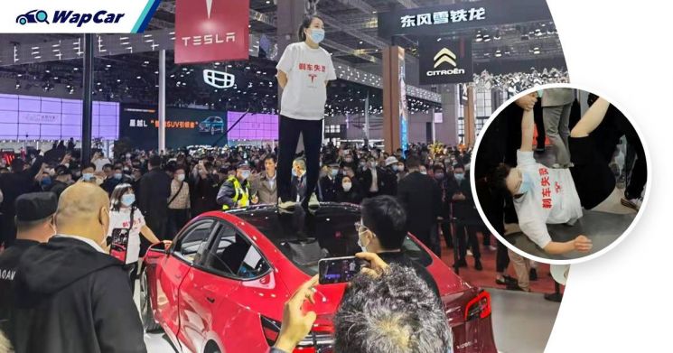 中여성, 상하이모터쇼서 테슬라 차량 올라 항의
