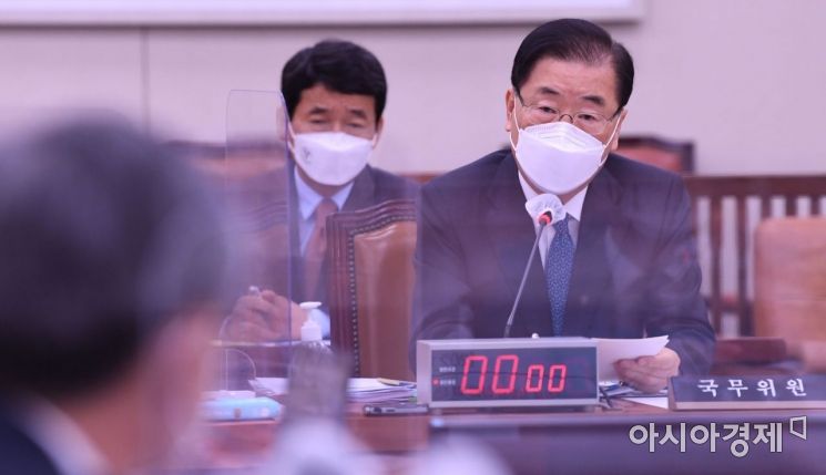 정의용 "백신 담당 대사급 인사 지정 중…특사파견 검토"