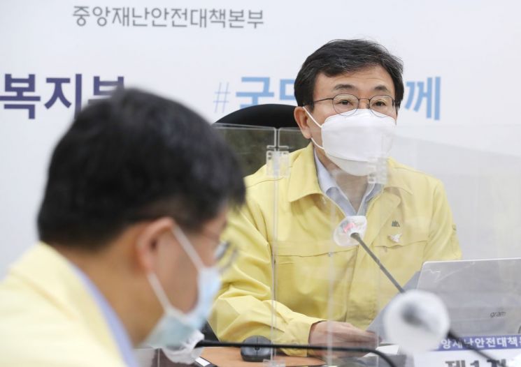 권덕철 "추가 백신 차질없이 도입…상반기 1200만명 접종 목표"