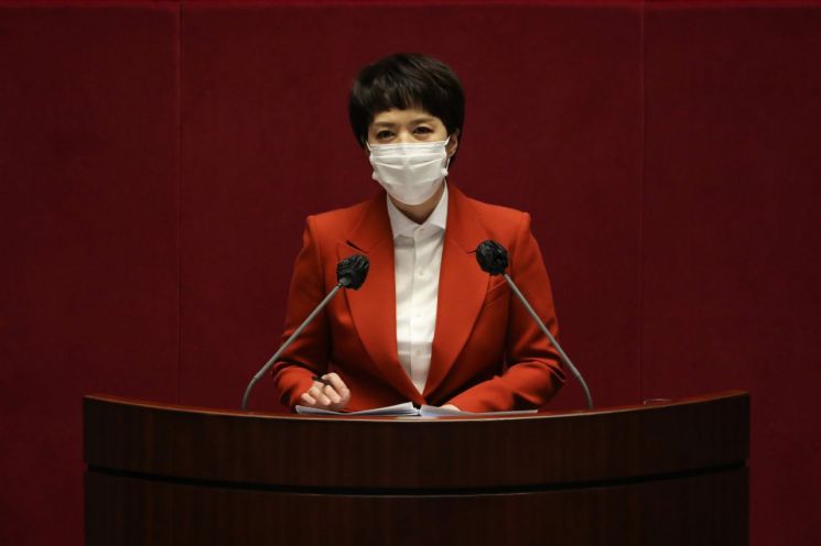 김은혜 국민의힘 의원이 20일 서울 여의도 국회 본회의에서 진행된 경제분야 대정부질문에서 발언하고 있다. [이미지출처=연합뉴스]