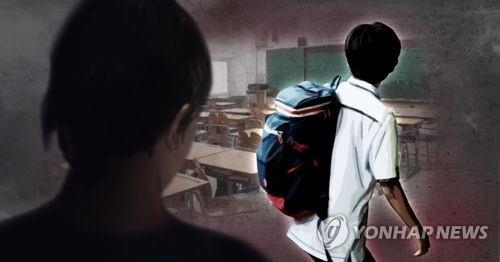 교육부가 학생부에 기록된 학교폭력 가해 이력을 삭제할 수 있는 조치에 대해 재검토에 나섰다. [이미지출처=연합뉴스]