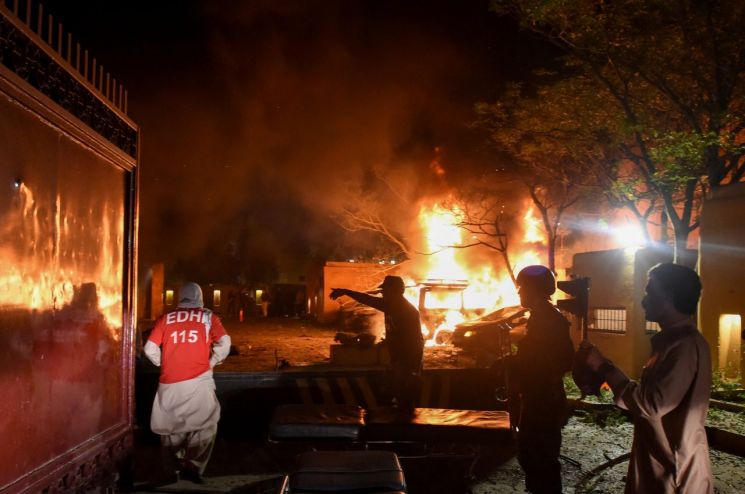 中대사 투숙 파키스탄 호텔서 폭탄테러…4명 사망