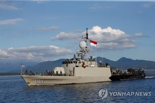 '탑승자 전원 사망' 인니 침몰 잠수함 잔해 발견…"세 동강 난 상태" 