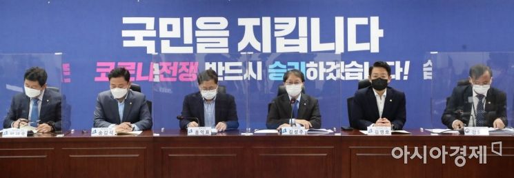 김성주 더불어민주당 백신 점검단장이 26일 국회에서 열린 백신 점검단 회의에 참석, 모두발언을 하고 있다./윤동주 기자 doso7@