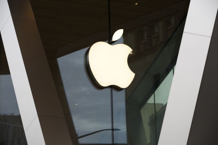“아이폰12 끌고 아이패드·맥 밀었다” 애플, 분기 매출 53.7% ‘껑충’
