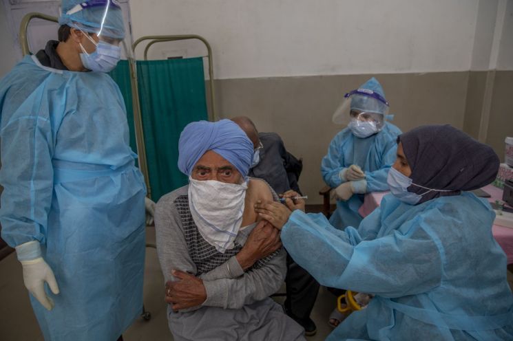 美, 인도에 산소·AZ 백신 보낸다 (종합) 