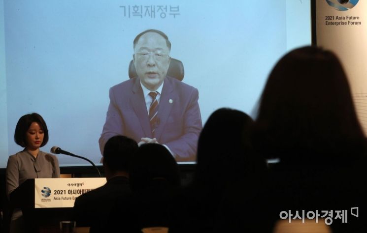 [2021 미래기업포럼]홍남기 "내년까지 한국형 K-ESG 지표 완비하겠다"