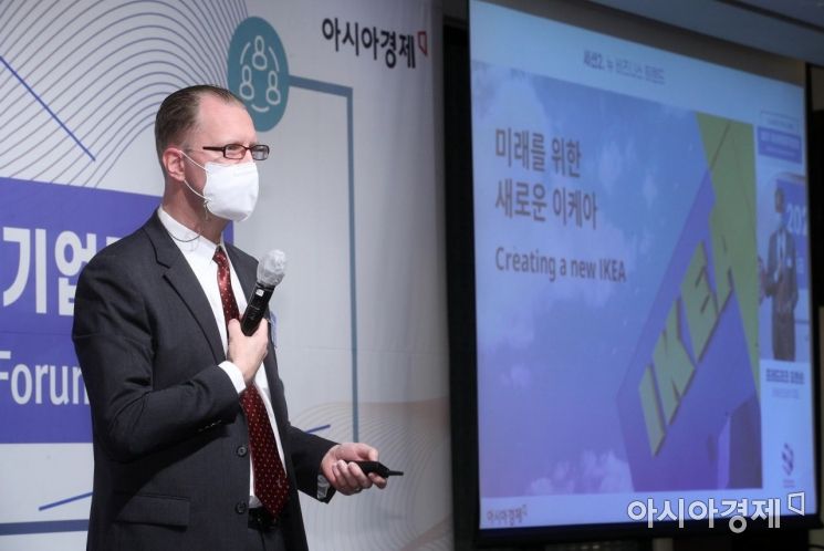 [포토] 강연하는 프레드리크 요한손 대표