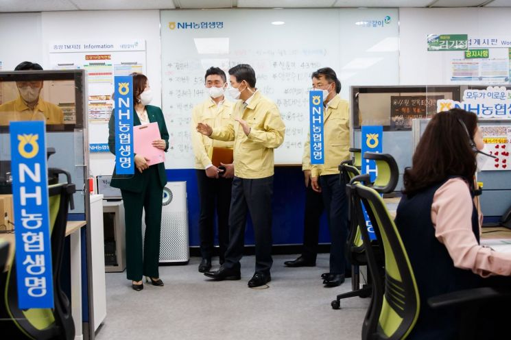 보험 콜센터 찾은 은성수 "모집 채널 효율적으로 개선하겠다"