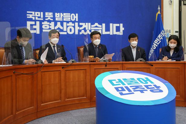 윤호중 더불어민주당 원내대표 겸 비상대책위원장이 지난달 28일 오전 서울 여의도 국회에서 열린 비상대책위원회 회의에서 발언하고 있다. [이미지출처=연합뉴스]