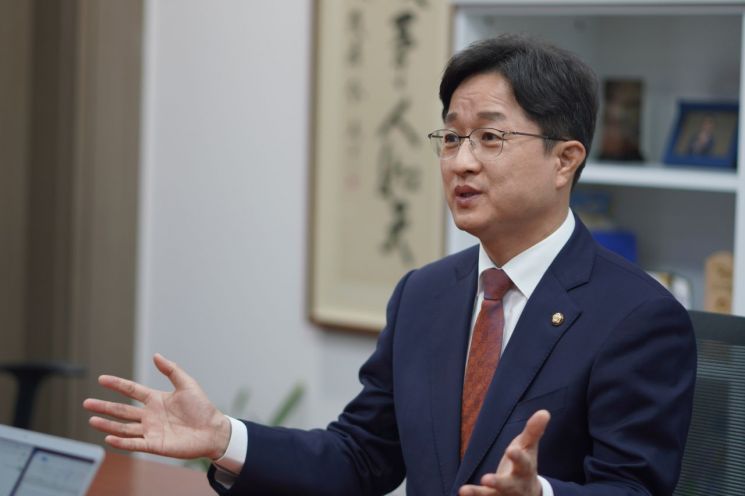 [인터뷰]강병원 “용산 미군 기지, 공공주택 공급처로 활용..공론화 할 것”