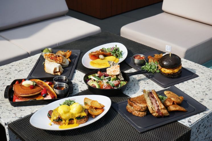 라이즈 호텔 루프탑 바 '사이드 노트 클럽', 주말 브런치 메뉴 선봬