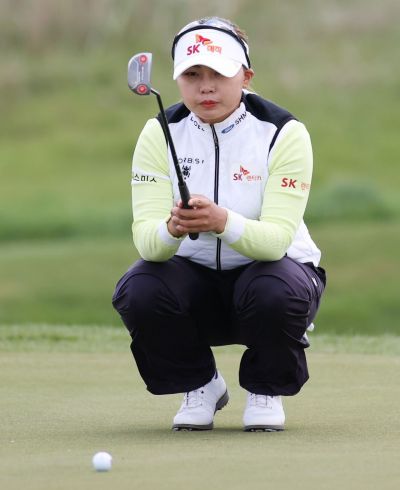 김지영2가 메이저 KLPGA챔피언십 셋째날 2번홀에서 그린을 읽고 있다. 사진제공=KLPGA