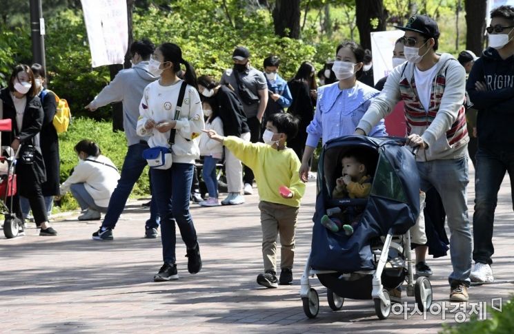 Korea Life Insurance Association: "Gift Children's and Senior Insurance for Family Month"