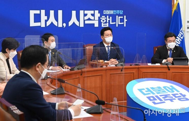 송영길 더불어민주당 신임 대표가 3일 국회에서 열린 최고위원회의에 참석, 모두발언을 하고 있다./윤동주 기자 doso7@