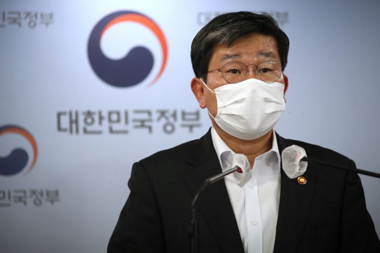 "백신 제약사, 행안부 장관 인터뷰 관련 비밀유지 문제 제기 해와"