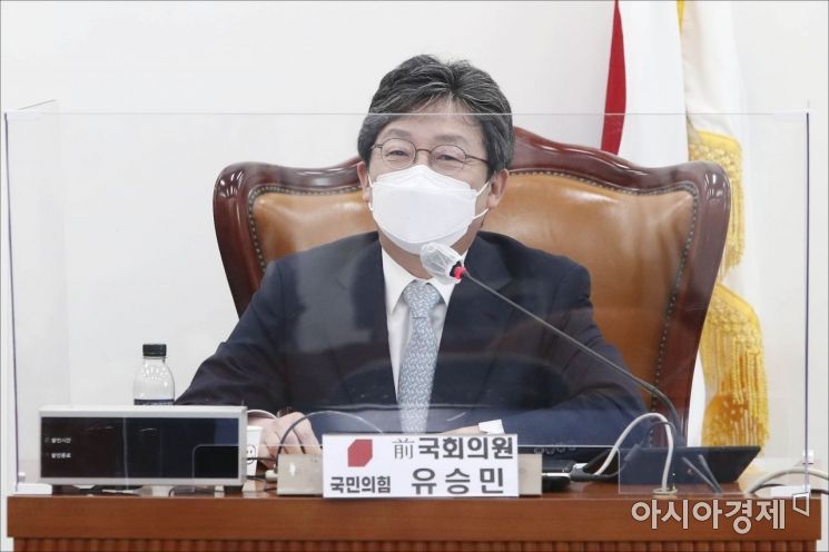 유승민 전 의원이 6일 국회에서 열린 국민의힘 초선모임 '명불허전 보수다'에 참석, '국민 신뢰를 얻기 위한 당 개혁'을 주제로 강연을 하고 있다./윤동주 기자 doso7@