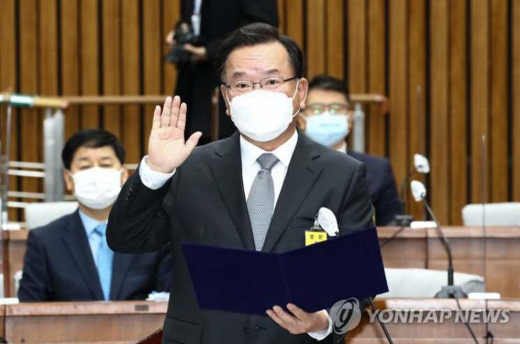 김부겸 "문자폭탄, 민주주의적 방식 아냐"…신상 의혹엔 "부끄럽다"