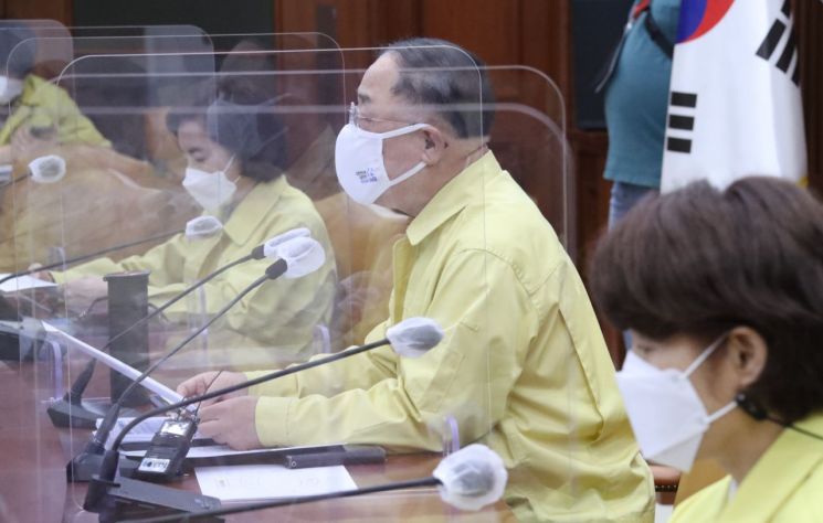 홍 총리대행 "어제 525명 확진…500명 이하 되도록 총력"