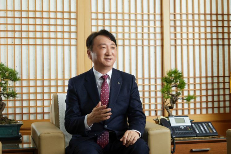 [아시아초대석]권준학 은행장 "그린 뉴딜에 특화된 농협銀, ESG는 생존 핵심 조건"