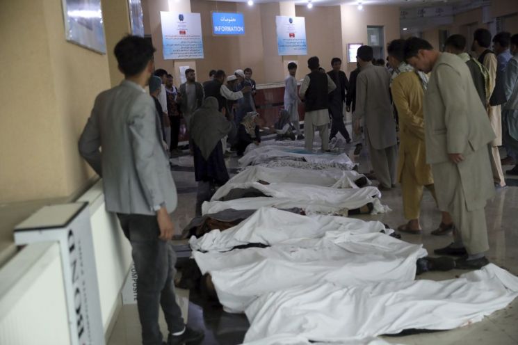 아프간 학교 폭탄테러…200여명 사상, 피해자 대부분 여학생