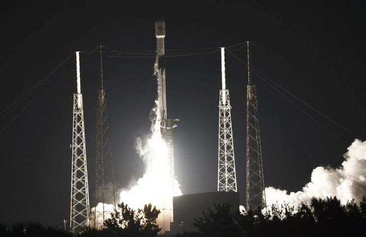 스페이스X 로켓, '재활용' 발사 10번 성공..."최대 목표 달성"  