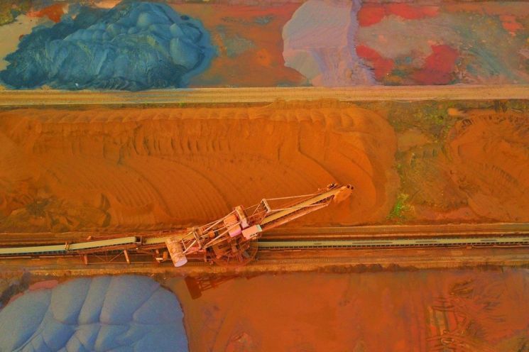 고공행진 철광석값 226달러…사상 최고치