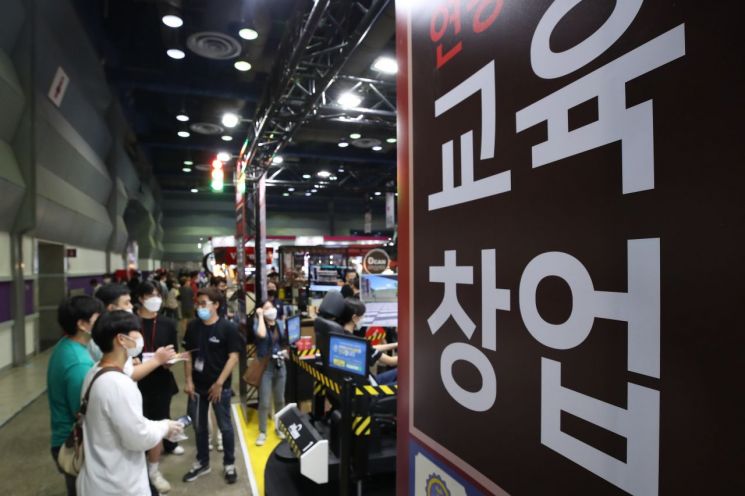 20·60대 창업자 크게 늘었다…전체 인력 83% 정규직