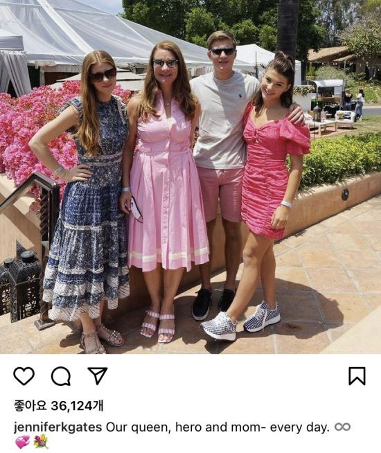 '아빠는 없네'…빌 게이츠 딸, 이혼 발표 뒤 올린 가족사진