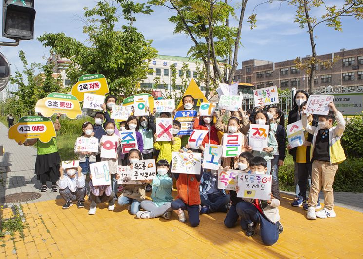 [포토] 어린이 교통안전 캠페인 참여한 장희구 대표
