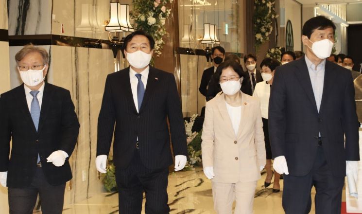 "新경제 3불 풀어야 경제 재도약"…중기업계, 온플법 제정 촉구 