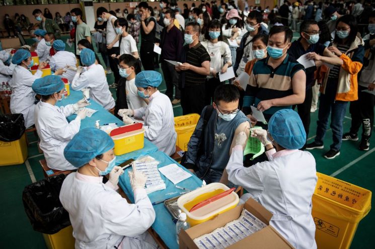중국 우한 1년 만에 코로나 재발병…7명 지역 감염 확인